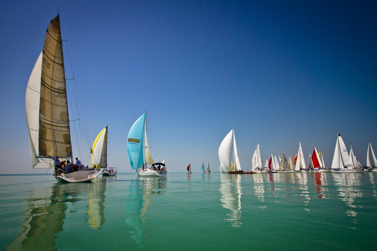 Borregatta: hajózó borászok és borkedvelő hajósok versenye a Balatonon
