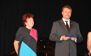 A Dr. Várady János-díjat dr. Stomfay Zoltánné kapta