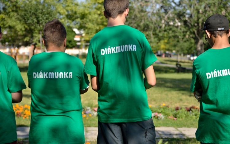Népszerű volt a nyári diákmunka a Tamási járásban