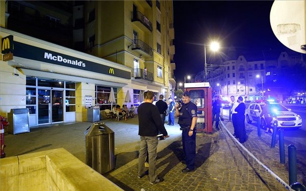 Egy férfi lövöldözött a Móricz Zsigmond körtéren és egy gyorsétteremben