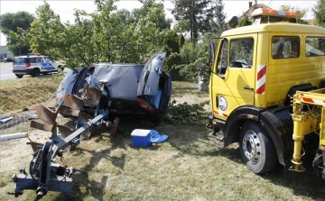 Két autónak is nekiment és végül ekének ütközött egy autós Jászberényben