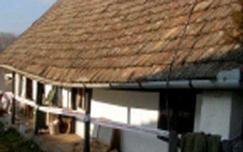 Veszélyesen megsüllyedt egy ház Gyulajon 