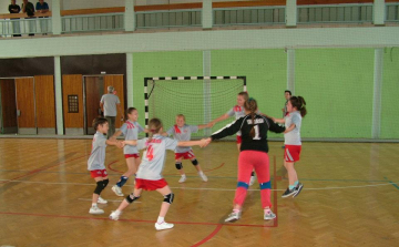 Szurkoljunk a TAMÁSI KC U9-es lányainak!