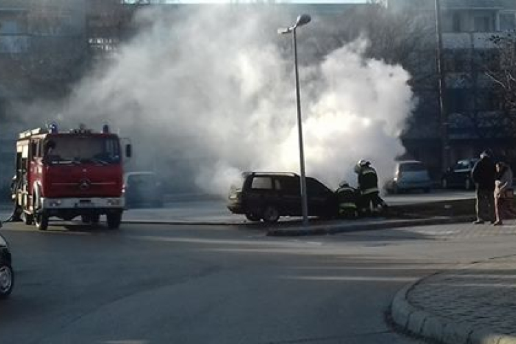 Kigyulladt egy autó Tamásiban