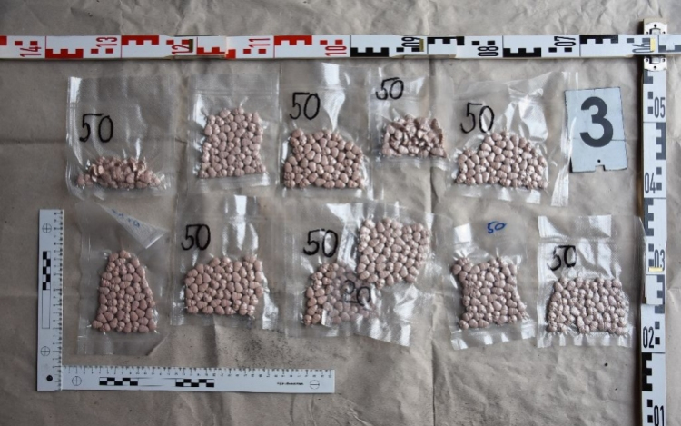 Garázsokban depózták a drogot 