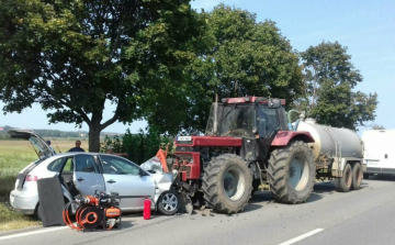  Félpályás útlezárás a 61-es főúton