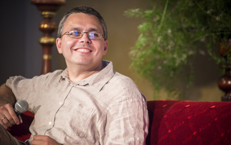 Irodalmi teaházat tartanak ma Dragomán György íróval