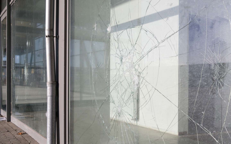 Szétverték az iskolát Tamásiban