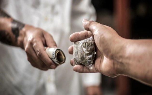 Nyelvi „kódokat” alakítottak ki, úgy egyeztettek a drogról 