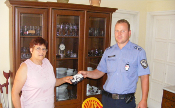 Meglátta, majd eltette