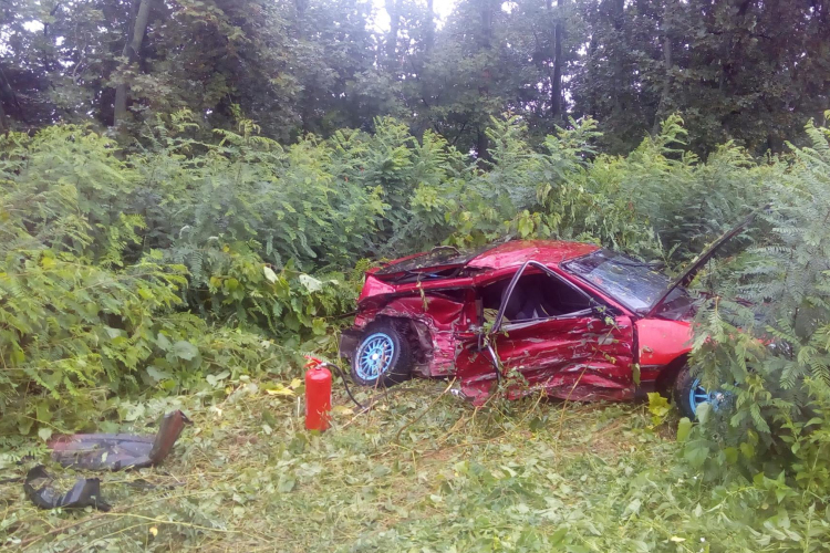 A karambolos járművek utasai mind megsérültek a balesetben