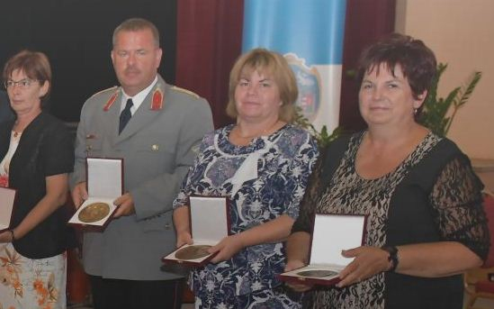 Tolna Megye Közszolgálatáért Elismerésben részesült Kissné Herczeg Anikó 