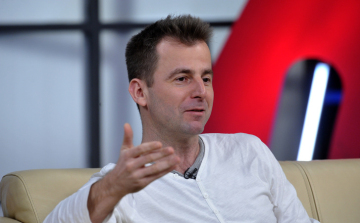 Grecsó Krisztián lesz ma a könyvtár vendége