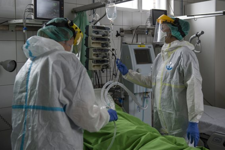 Már 33,8 millió a fertőzöttek száma a világban, 23,5 millióan felgyógyultak