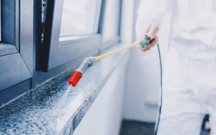 Tamásiban is fertőtlenítik a forgalmasabb helyeket