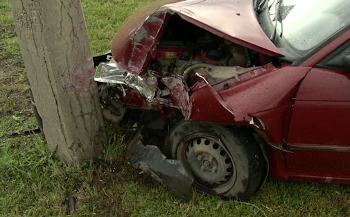 Árokba hajtott egy autó Tamási belterületén