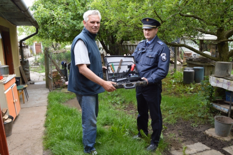 Élelmiszert, laptopot és telefont is loptak