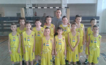 Szoros mérkőzéseken vannak túl a Dámocskák