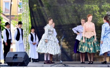 Online oktat táncot a Pántlika együttes 