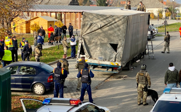 Elsőfokon 3 év 6 hónap fegyházra ítélték a 97 főt szállító moldáv embercsempészt 