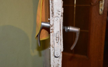 Mobiltelefont és annak tartozékait lopták el