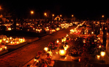 Hosszabb lesz a nyitvatartás a megye temetőiben