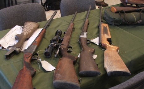 Kispuskát, lőszereket és trófeát foglaltak le