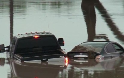 Halálos áldozatokat és rendkívüli állapot az áradások miatt USA-ban