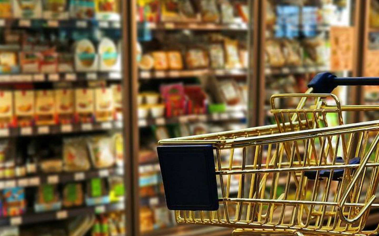 Pincehelyen kéréssel fordulnak a 65 év felettiekhez