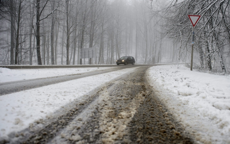 Havazás, ónos eső - közlekedjenek óvatosan! 
