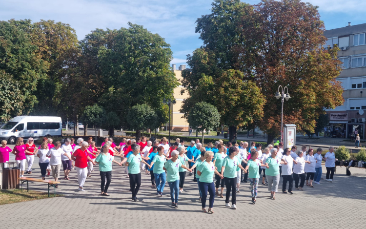 Ismét közös tánccal emlékeztek a világnapra