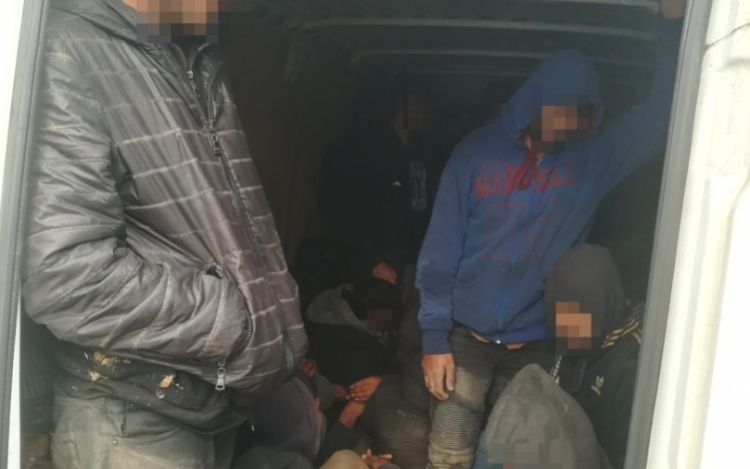 Újabb embercsempészt kaptak el Tolna megyében