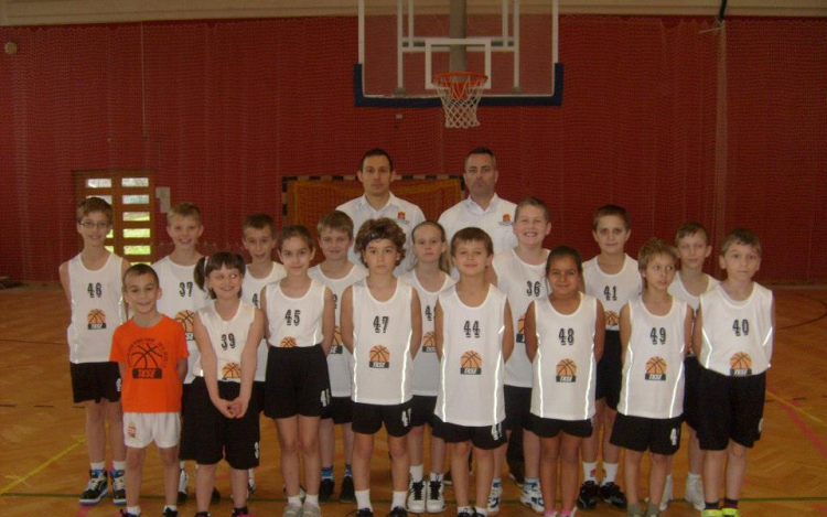 Nyuszi kupán jártak a Dámocskák