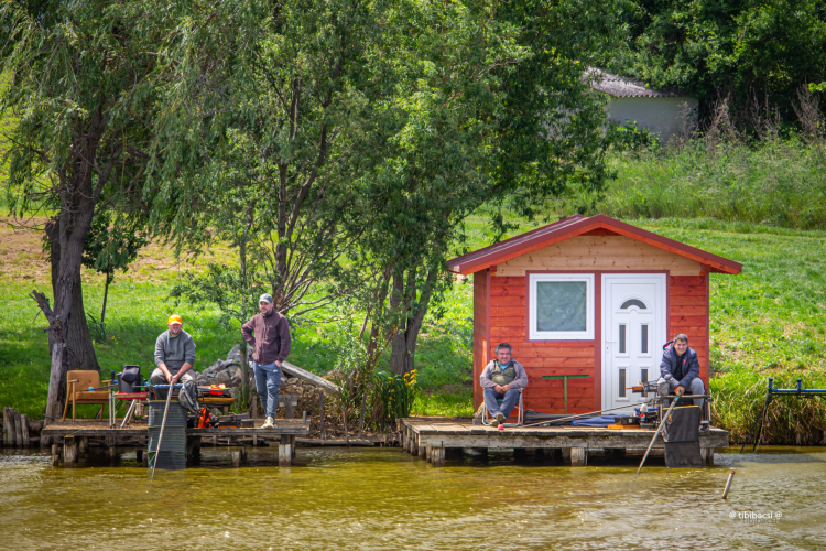 Nem csak egymás ellen, a széllel is küzdöttek a horgászok