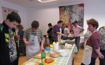 Tejfölös kalács és krumpli gombóc is terítékre került 