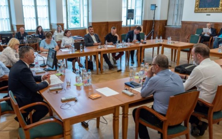 Kitüntetésekről is döntött utolsó ülésén a Tolna Vármegyei Önkormányzat 