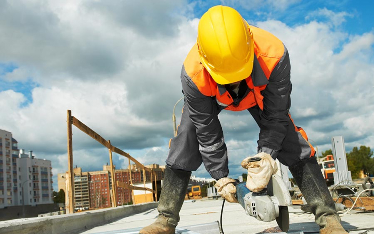 Építőipari vállalkozásokat ellenőriz a héten a NAV 