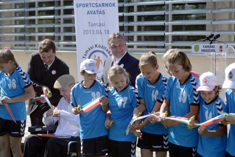 Felavatták a kézilabda csarnokot