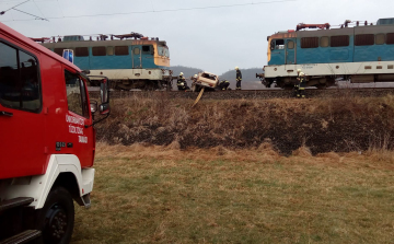 Maga alá gyűrte az autót az Intercity