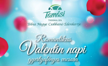 Éjszakai fürdőzés rózsaszirmok között