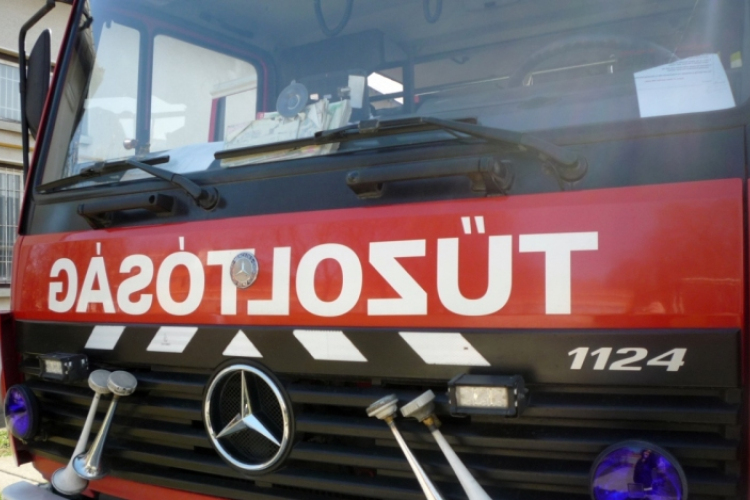 Kigyulladt egy istálló Tamásiban