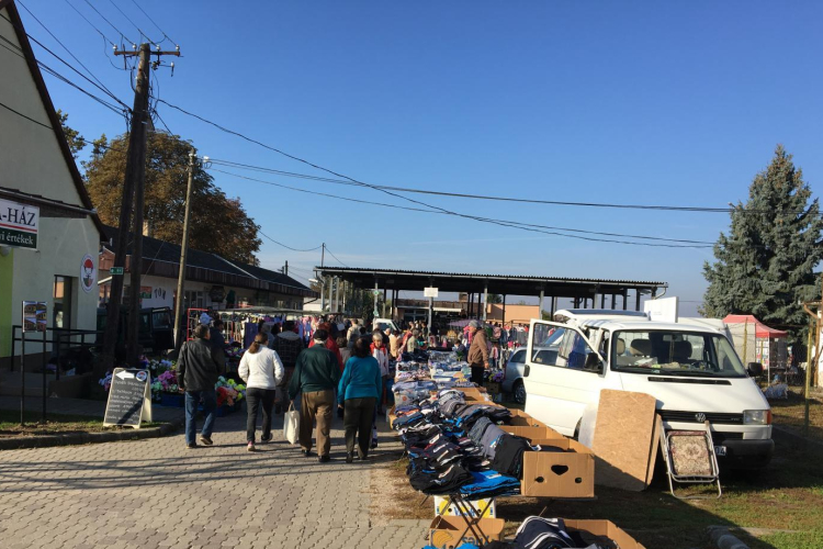Kötelező a maszk használata a tamási piacon