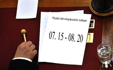 Tárgyalási szünet a bíróságokon