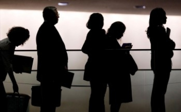 Tízezer alá csökkent Tolna megyében a munkanélküliek száma