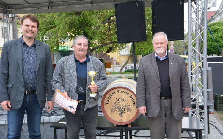 Németh Miklós chardonnay-ját választották a város borának