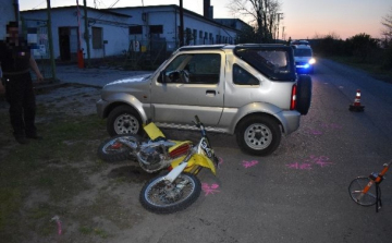 Egy motoros súlyosan, egy autóvezető könnyebben sérült 