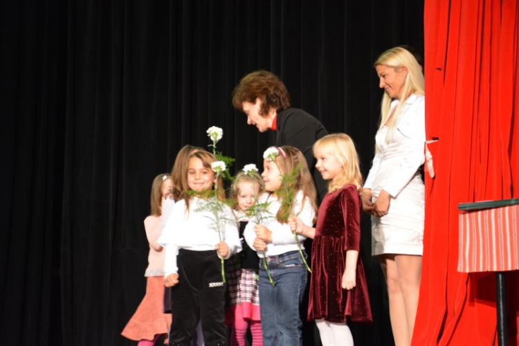 Meglepetés Csuti Klári néninek