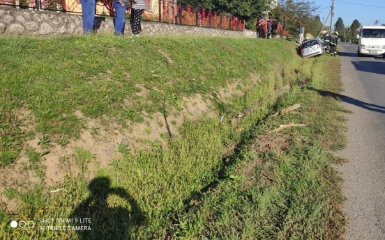 Elaludt a sofőr, árokba hajtott Zombán 