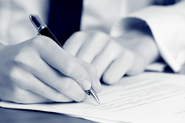 Okirat-hamisító bandára csapott le a rendőrség Tolna megyében 