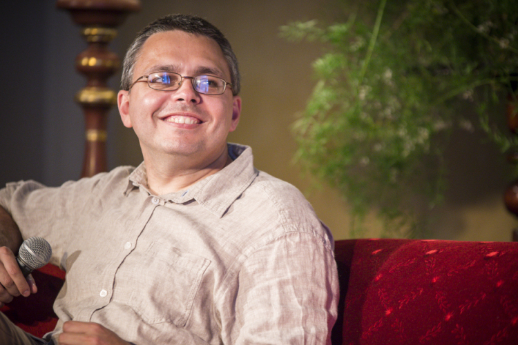 Irodalmi teaházat tartanak ma Dragomán György íróval